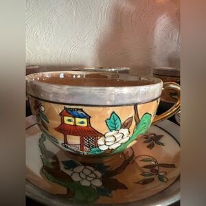 Japanese Teacups ,saucers and dessert plates (fine china )
Set of 6